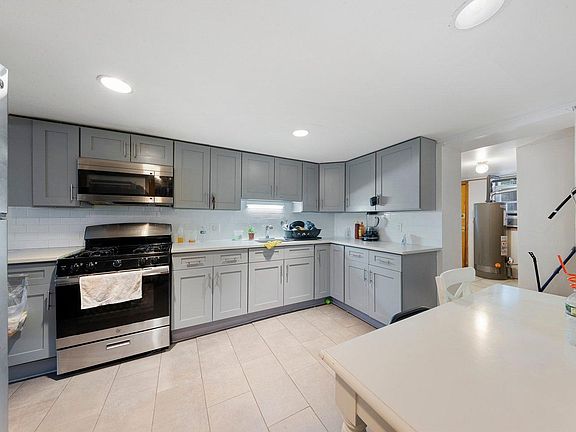 Furnished Kitchen (downstairs)