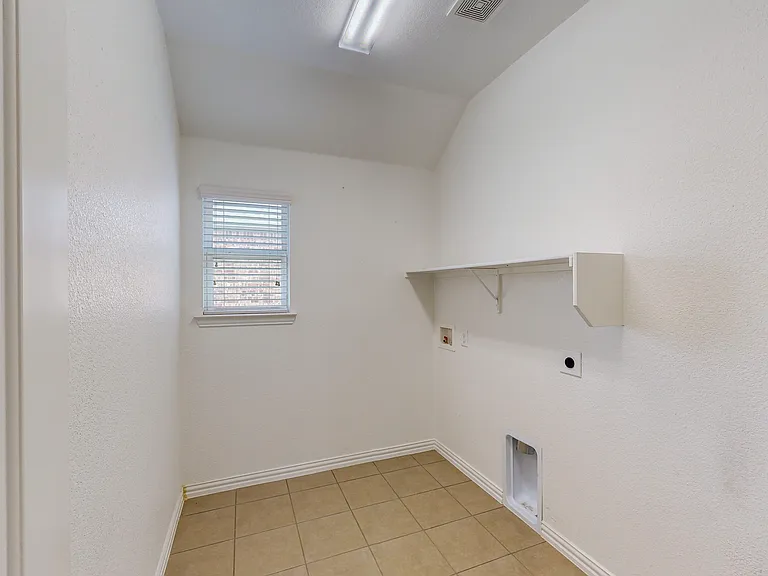 8100 Horseman Rd — Photo 23