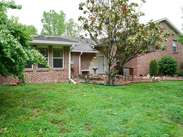 5910 SE 10th St, Tecumseh, KS 66542
