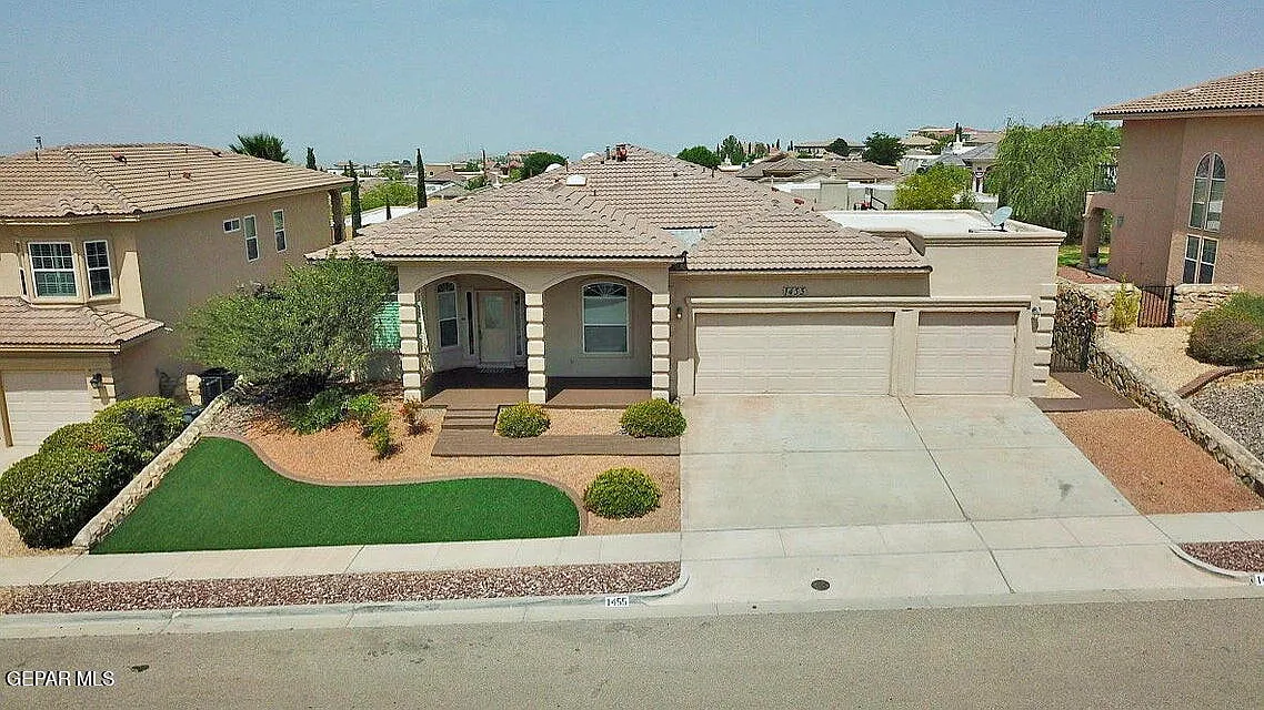 4 bed, 3.0 bath, 2606 sqft, $3,700 — Photo 1