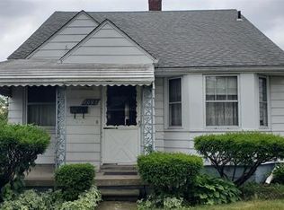 8092 Coolidge Ave, Center Line, MI 48015