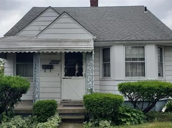 8092 Coolidge Ave, Center Line, MI 48015