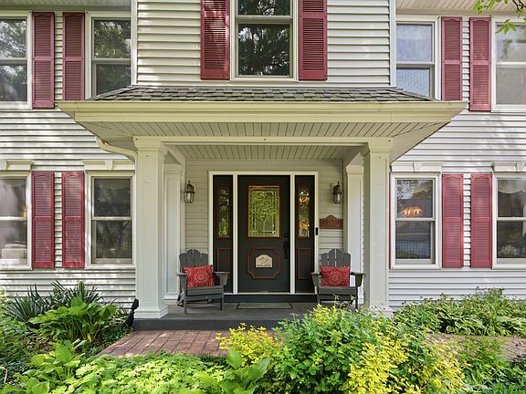 3rd image of 260 Hillhurst Dr