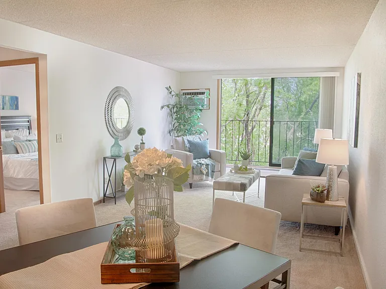 Creek Point Apartments — Photo 2