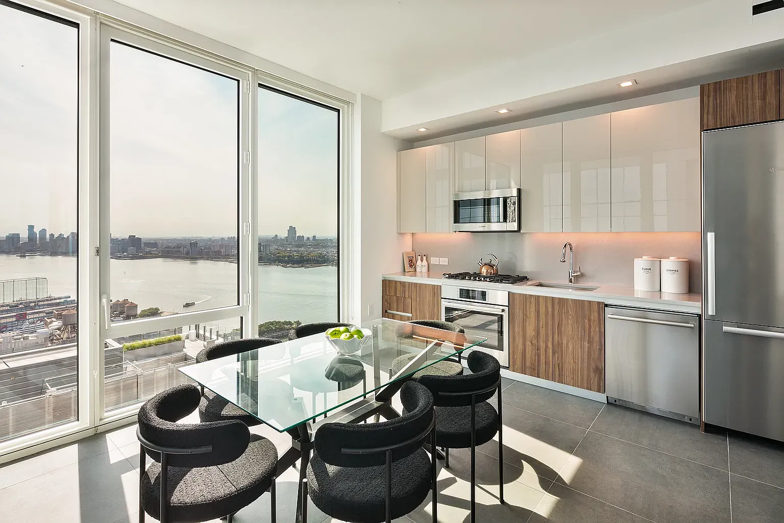 606 West 30th Street — Photo 2