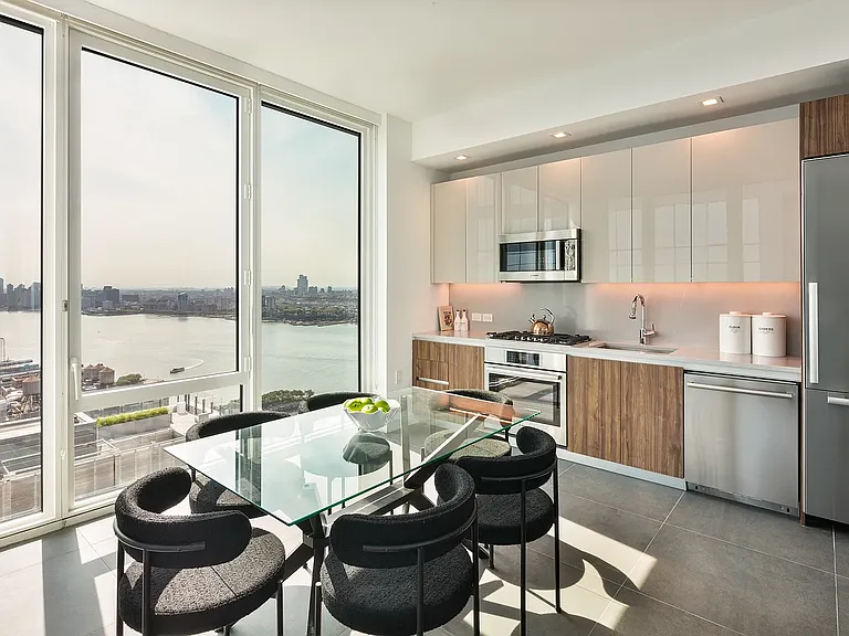 606 W 30th St #47H — Photo 3