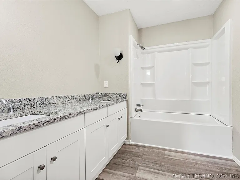 8610 Meadowood Cir — Photo 20