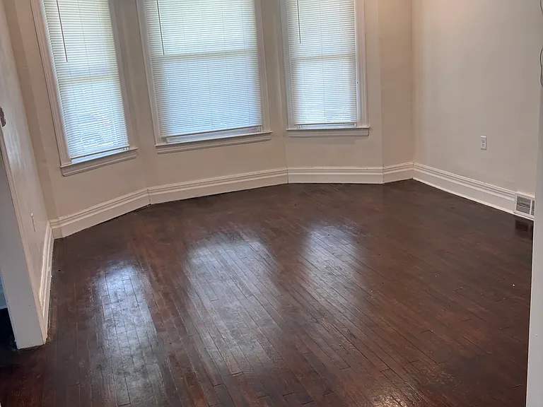 3008 Lothrop St — Photo 12