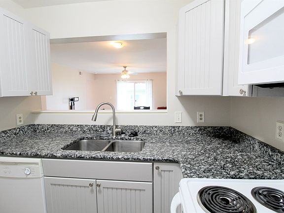 4th image of 1390 Hunters Rd APT B