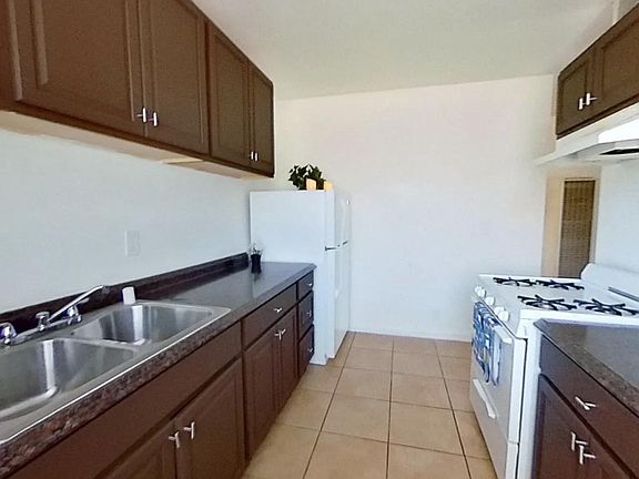 3rd image of 1967 18th St #2