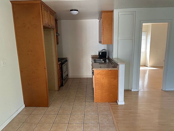 2nd image of 1130 Victoria St APT 5