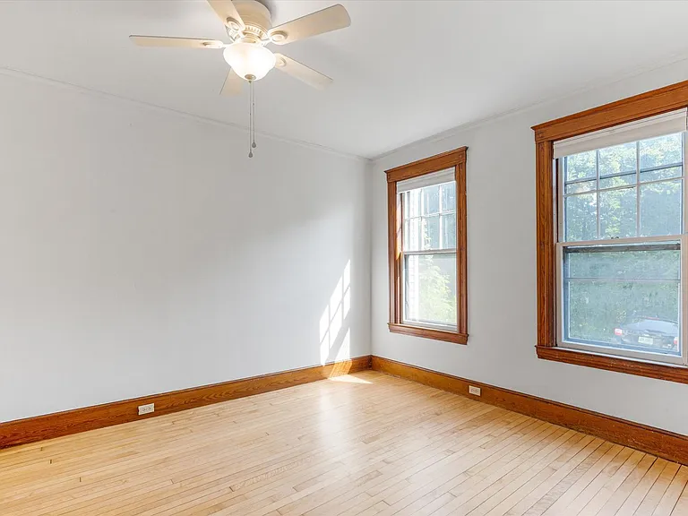 34 Lyndon St #A — Photo 17