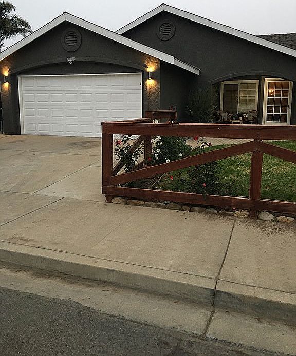 1st image of 1423 W Calle Laureles