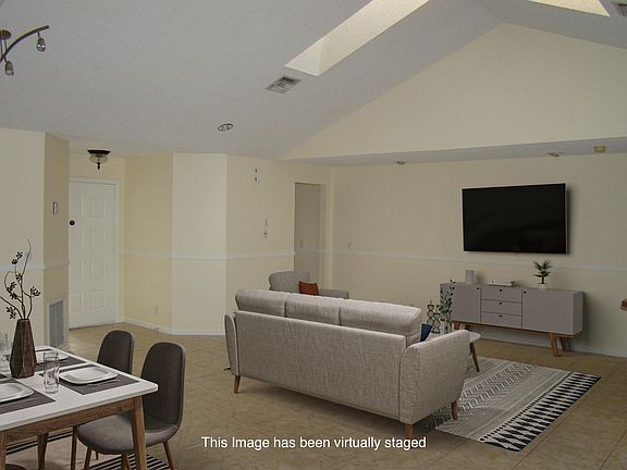 2nd image of 5447 Pine Circle