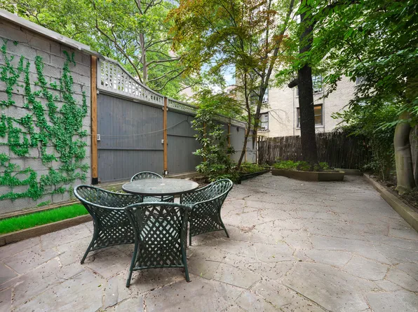 251 East 71st Street image 10 of 11