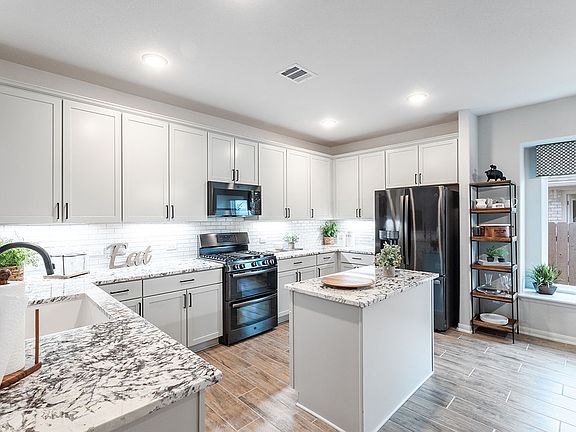5th image of 1013 Blue Oak Blvd