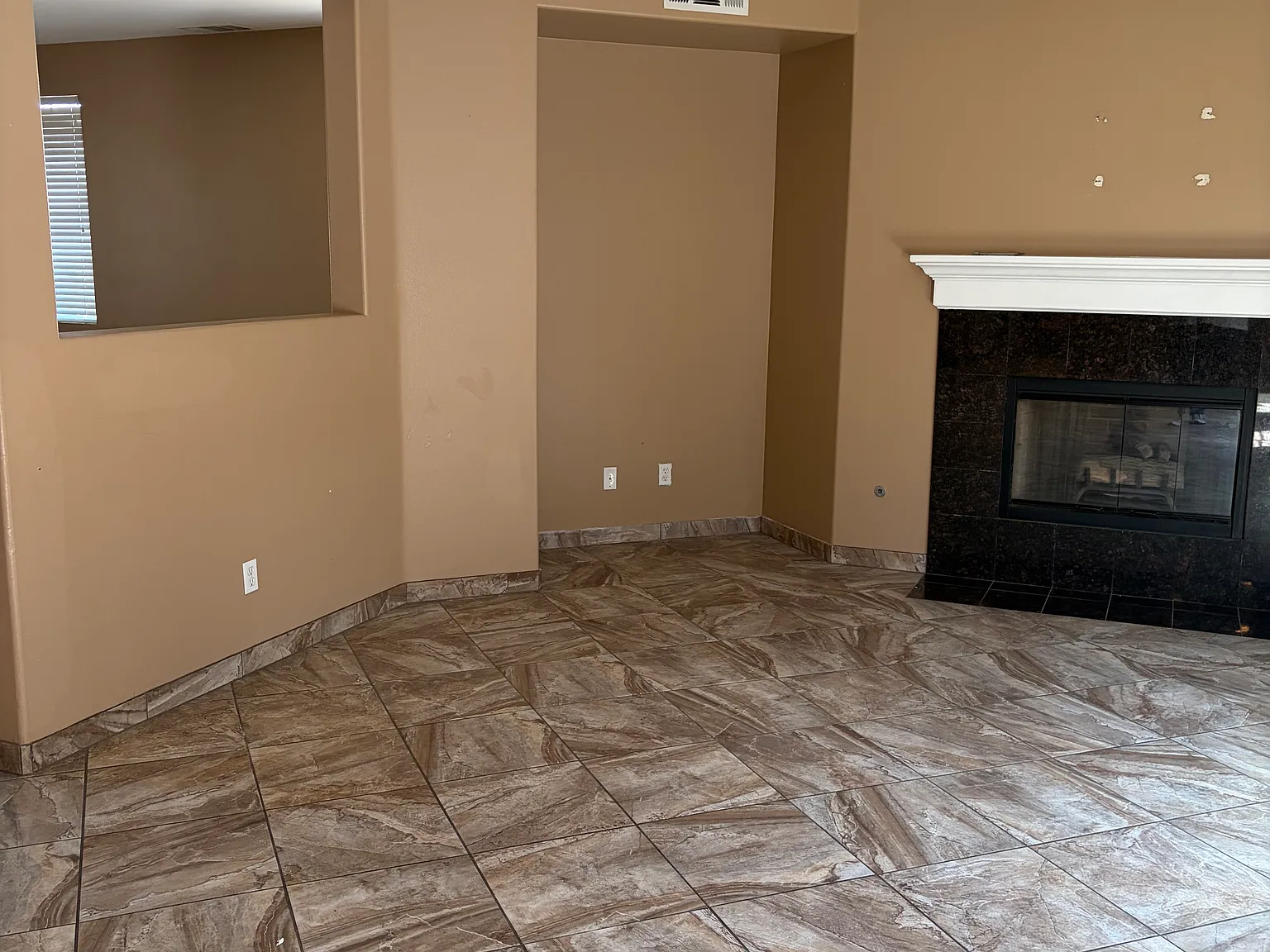 4 bed, 2892 sqft, $3,950 — Photo 3