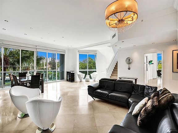 5th image of 16500 Collins Ave #Townhouse 6