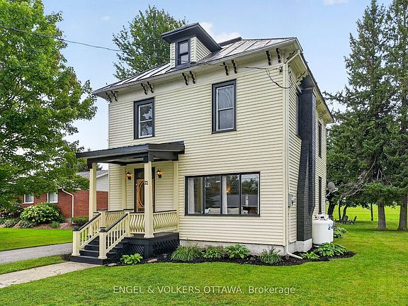 3rd image of 22 Peter St