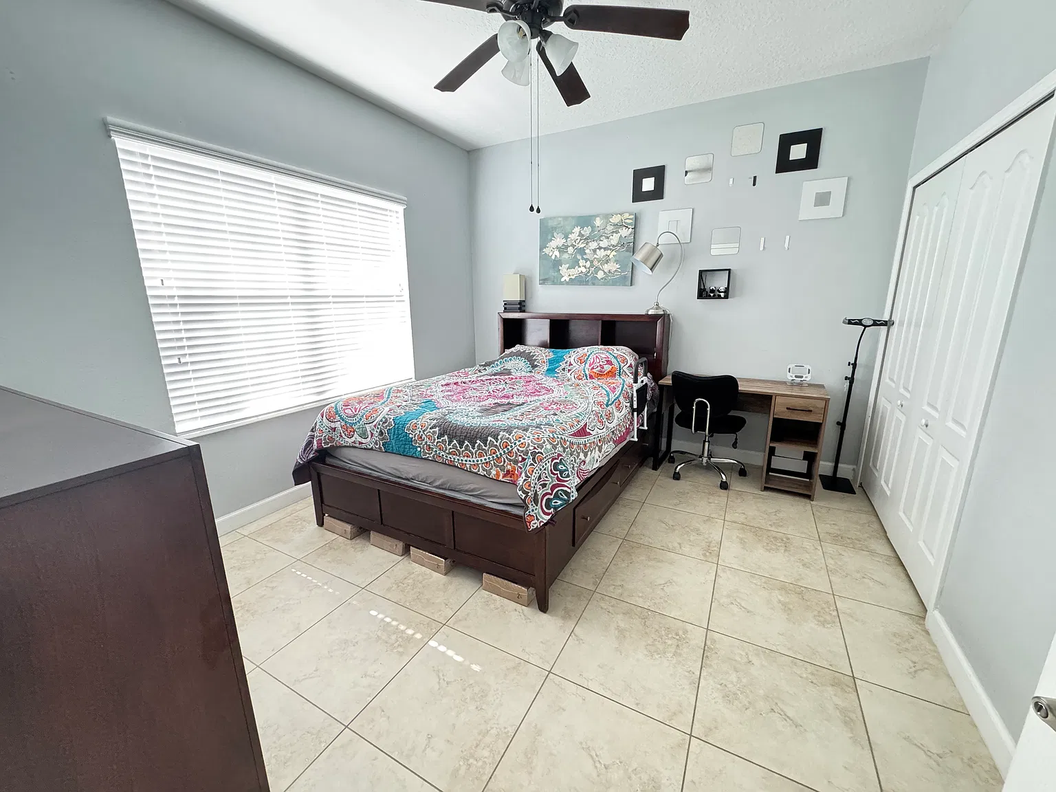 5 bed, 3150 sqft, $1,000 — Photo 4