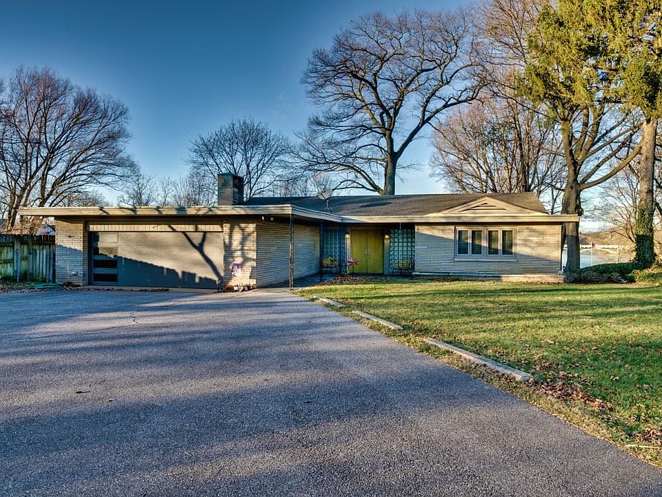 1st image of 836 Lincolnway E