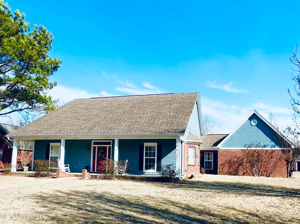 2454 Fairway St, Grenada, MS 38901