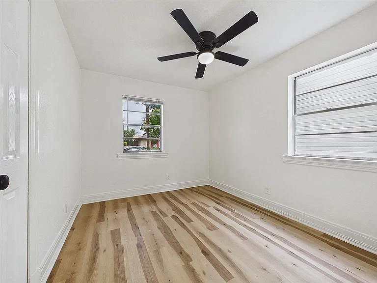 4414 Pineridge Dr — Photo 10