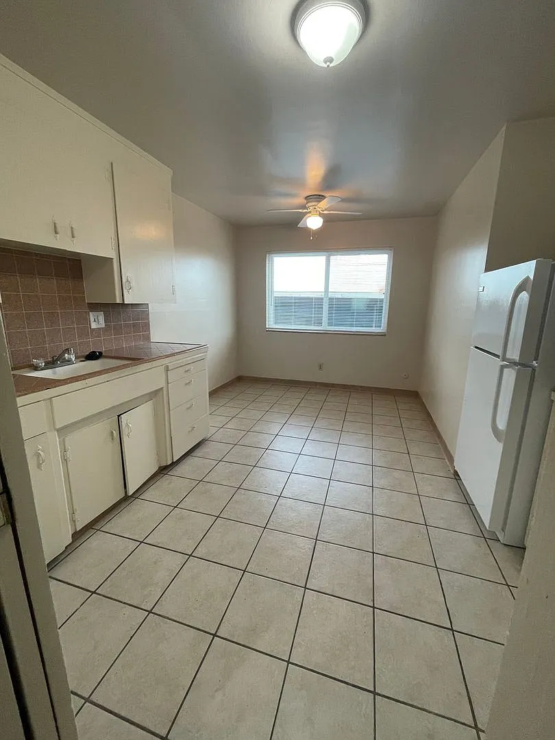 1 Bedroom Apartment — Photo 3