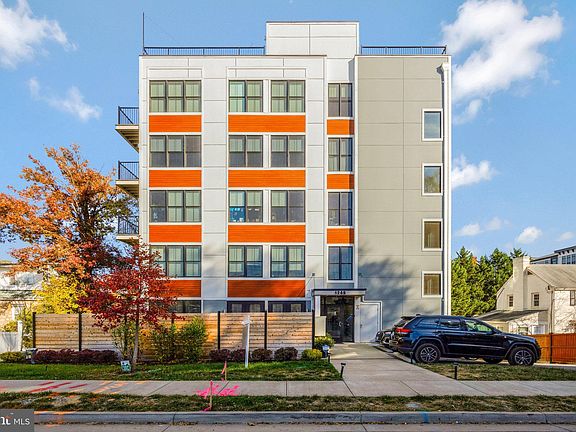 3rd image of 1245 N Pierce St Unit 12