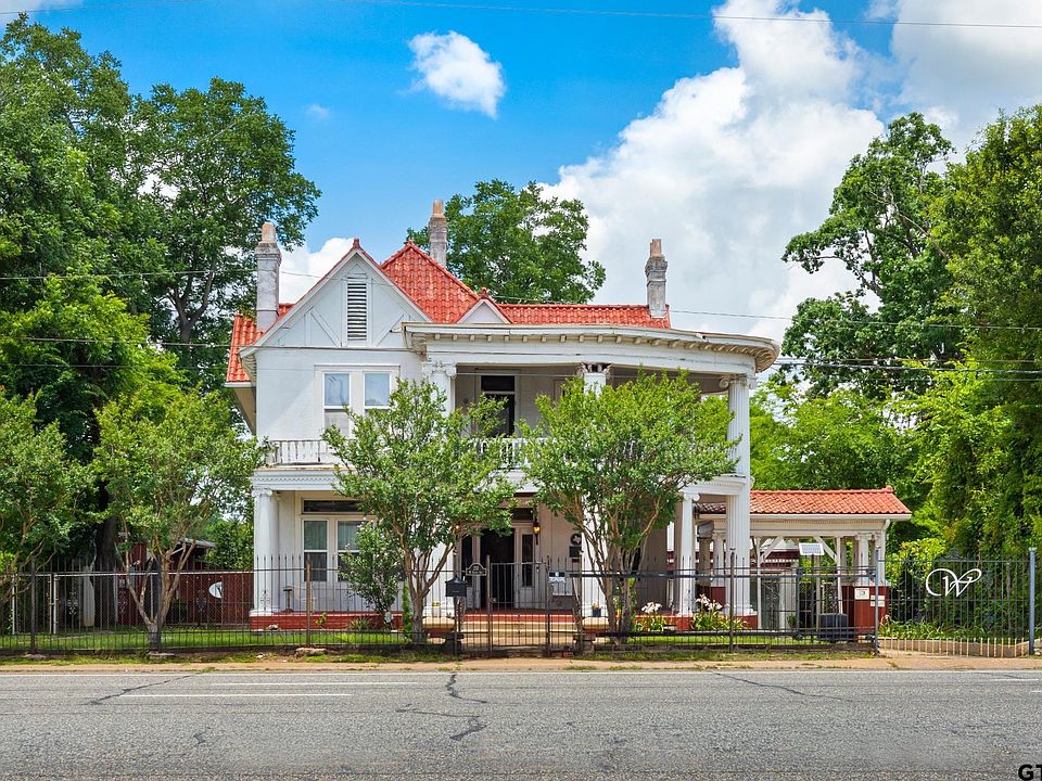 1st image of 211 W Grand Ave