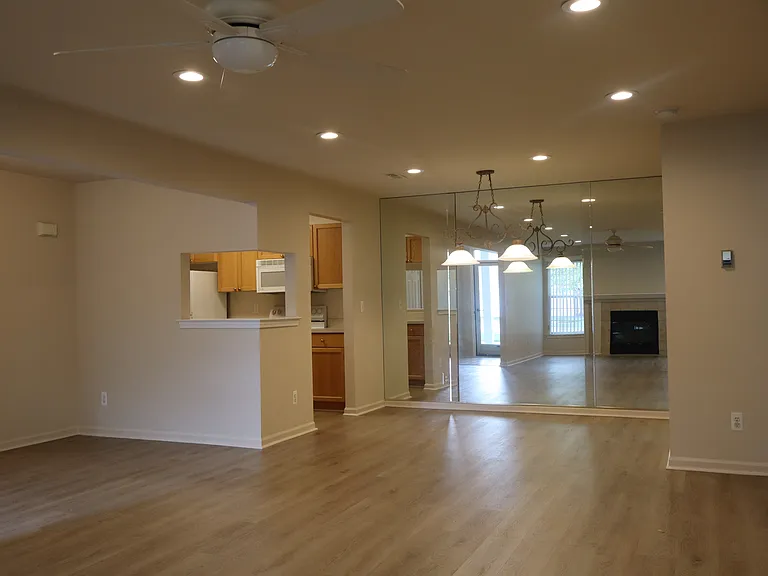 4580 Berkshire Dr — Photo 11