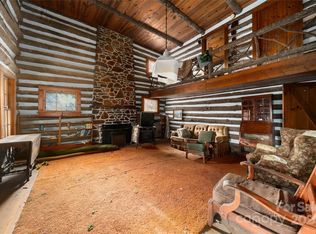 607 Woodbyne Ln, Laurel Park, NC 28739