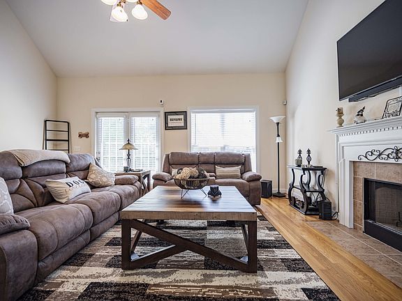 4th image of 2222 Richard Garrett Dr