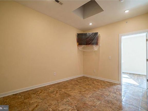 4th image of 2227 N Park Ave #A
