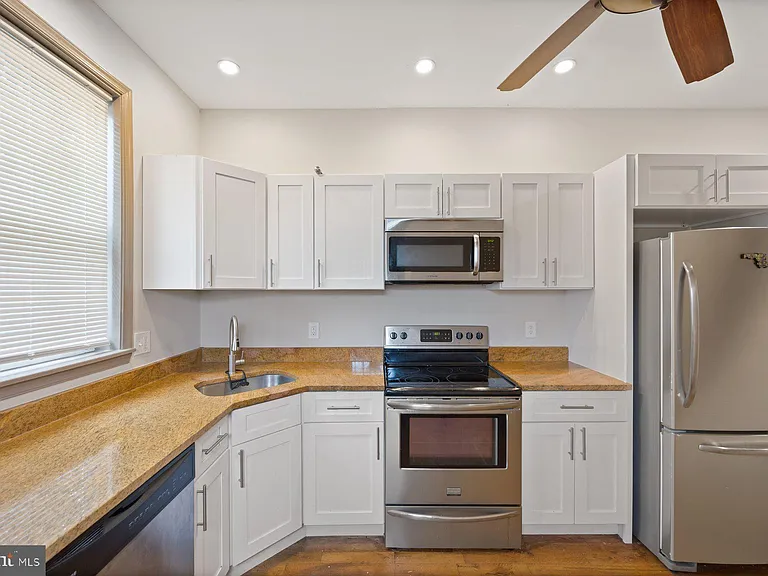 2209 Mullikin St — Photo 10