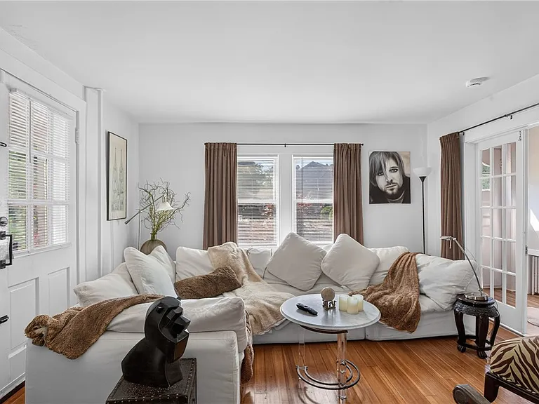 476 Providence St — Photo 13