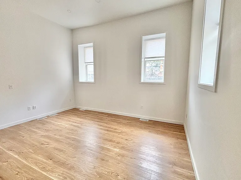 2258 W 10th St #2 — Photo 4