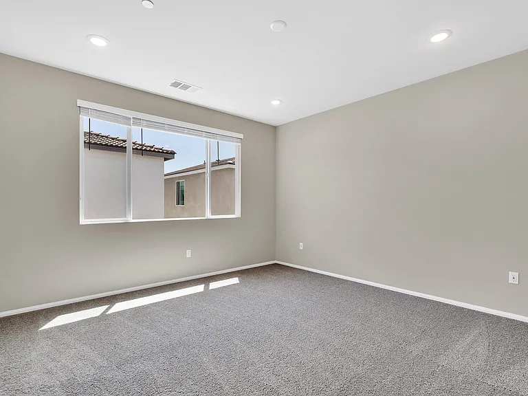 2074 Bergamot St — Photo 32