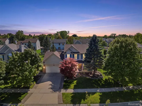 387 Natanna Dr, Howell, MI 48843