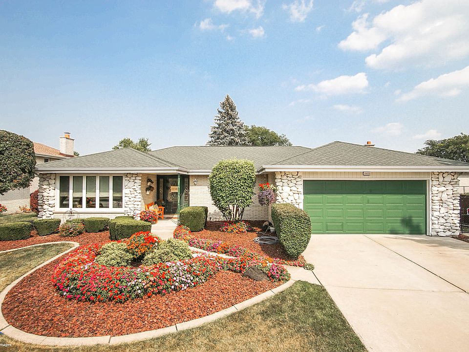 1st image of 15635 Larkspur Ln