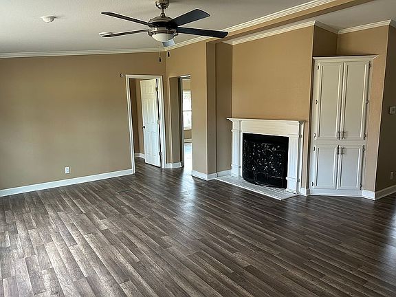 5th image of 15921 Oak St