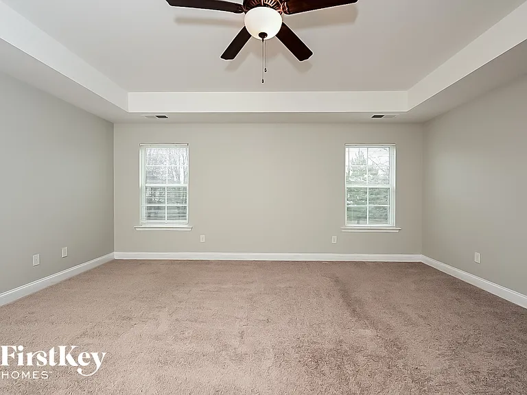 921 Piedmont Dr — Photo 7