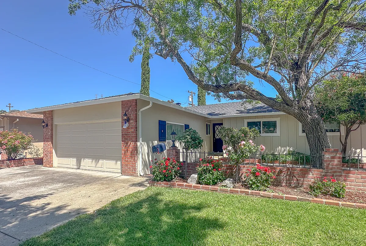 Building Photo - 6254 Cloverhill Dr