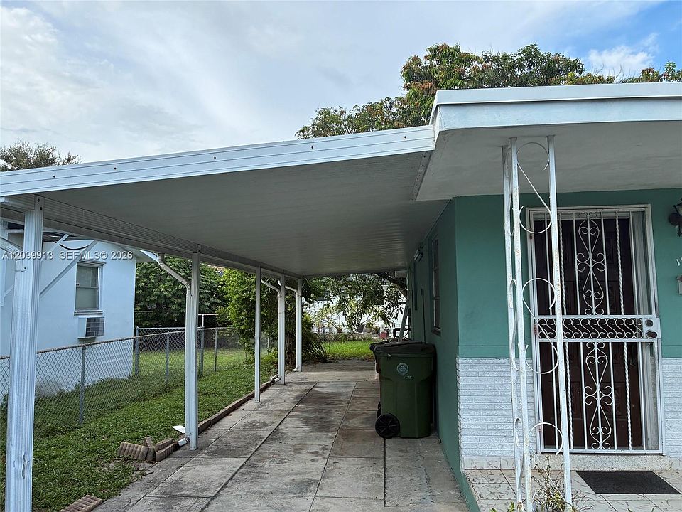2nd image of 1155 W 33rd Pl