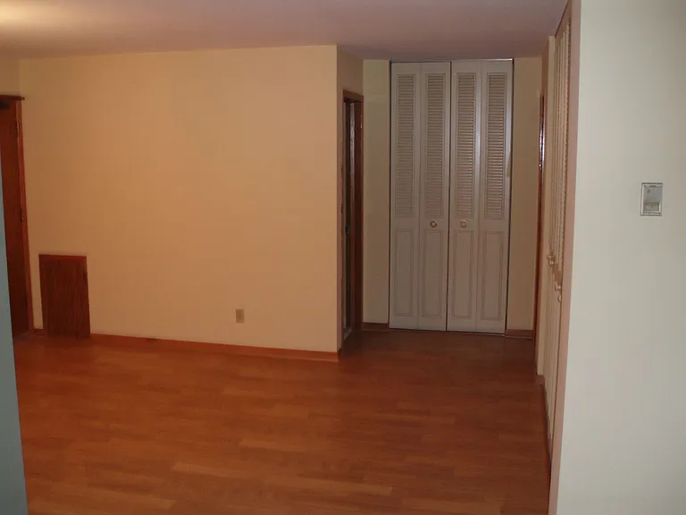 Oak Manor Apartments — Photo 4