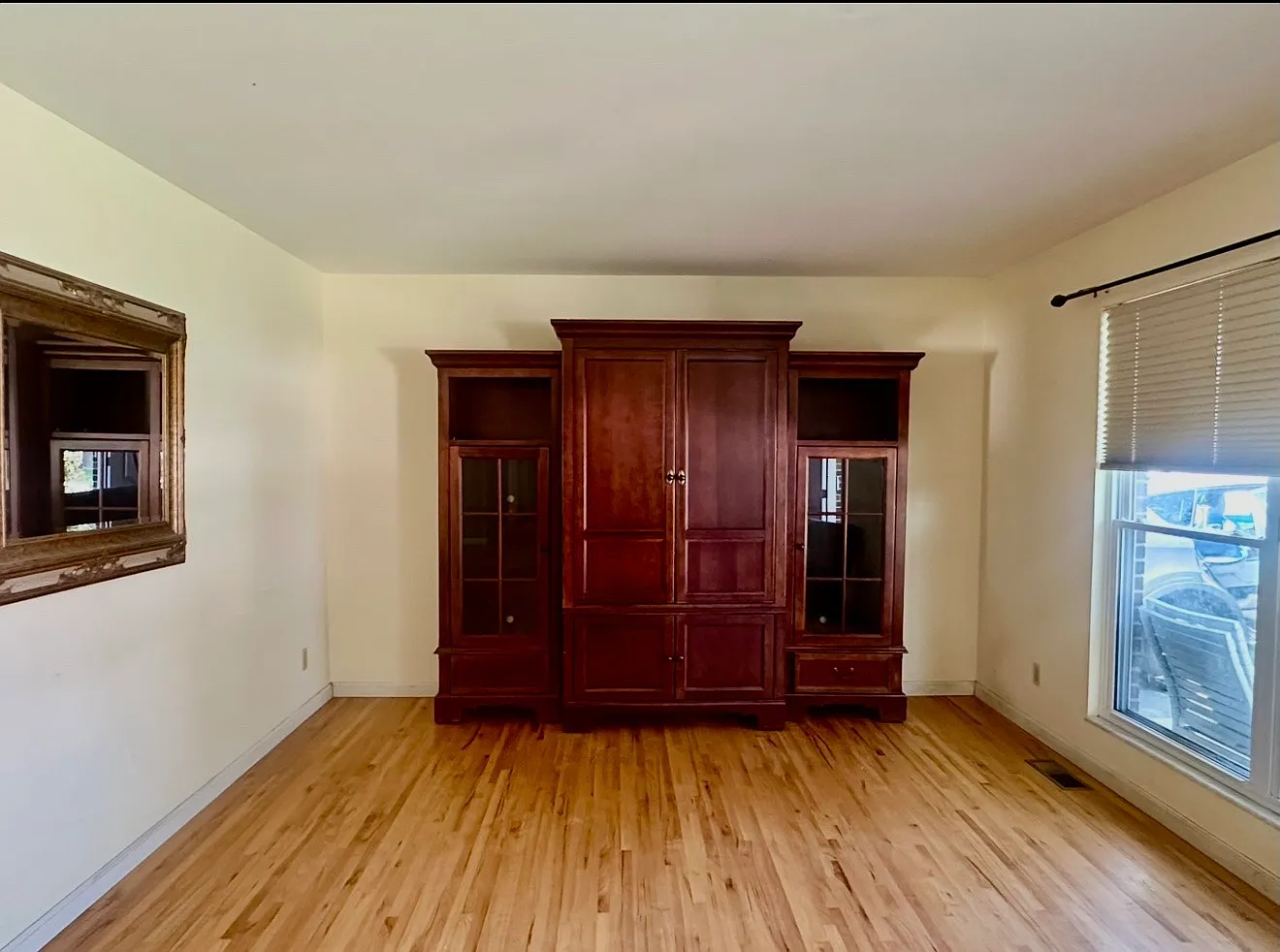 4 bed, 1092 sqft, $1,950 — Photo 3