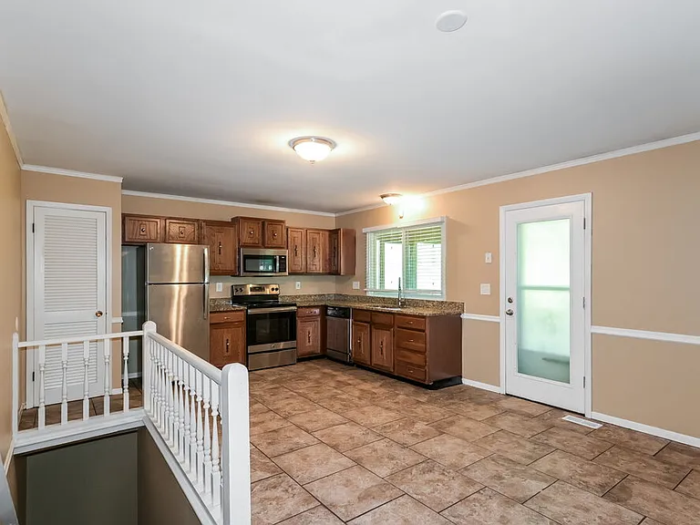 174 Birchleaf Dr — Photo 7