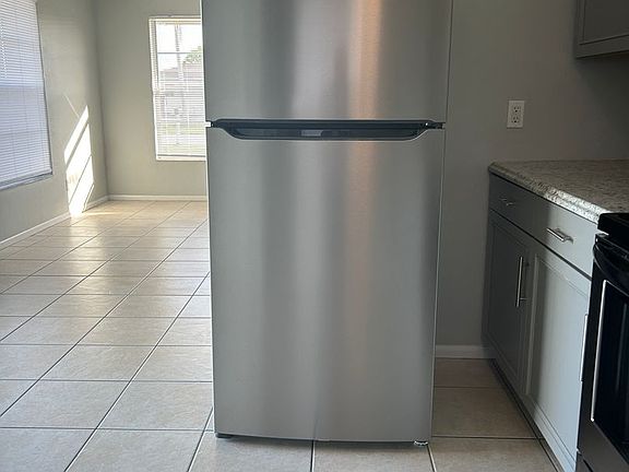 4th image of 709 SE 9th St APT B