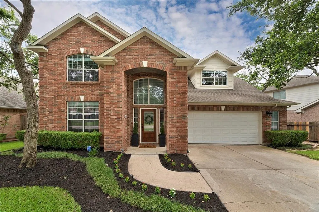 5 bed, 2.5 bath, 3028 sqft, $3,000 — Photo 1
