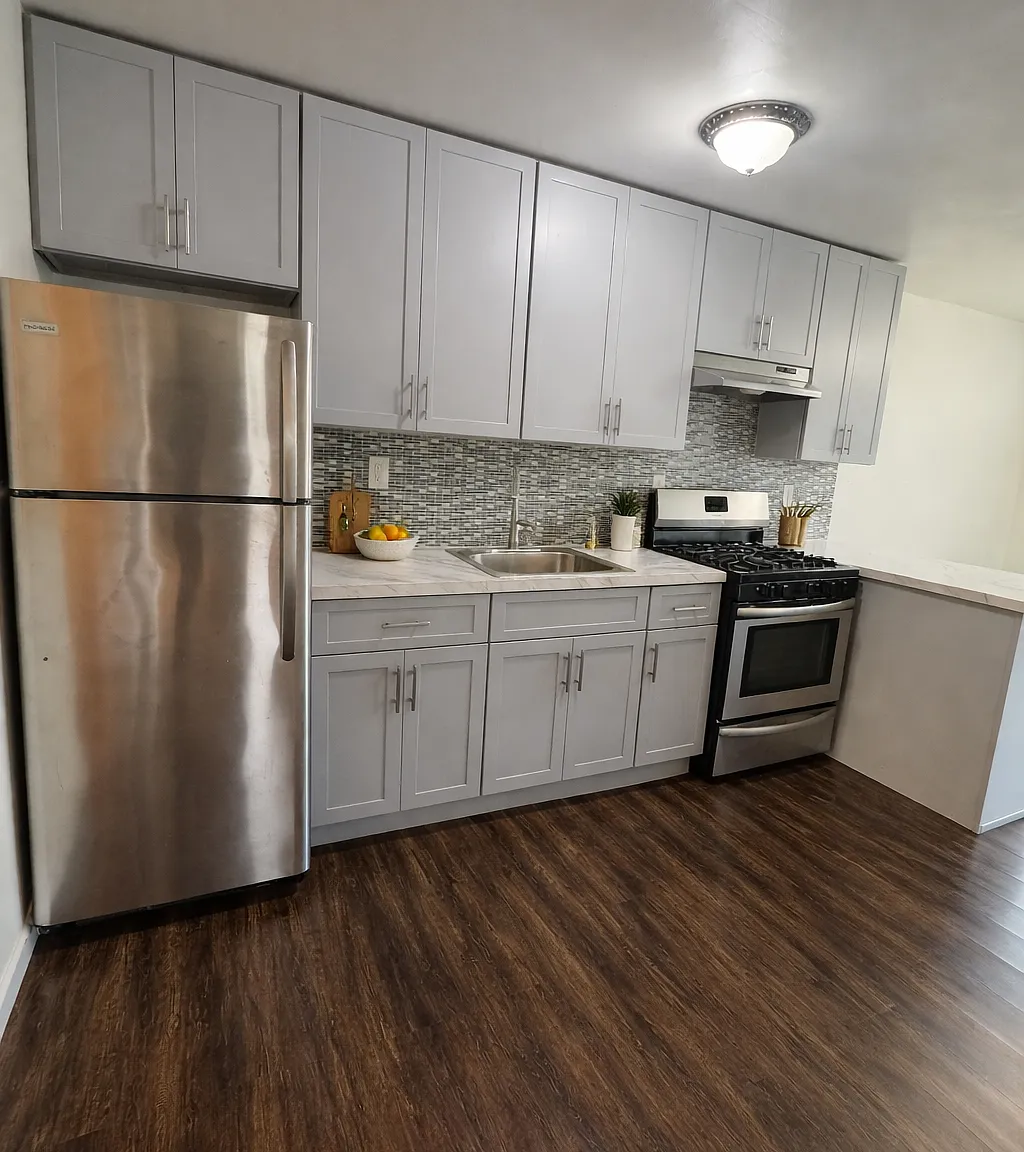 2 bed, $2,500 — Photo 2